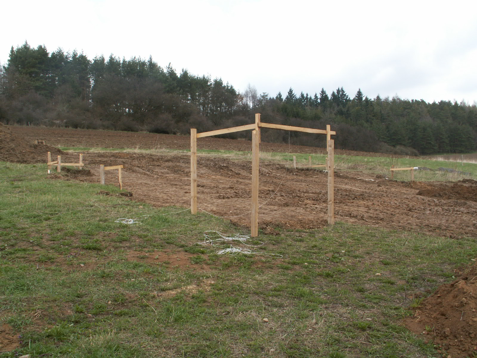 Lavičky na čisté louce - duben 2005